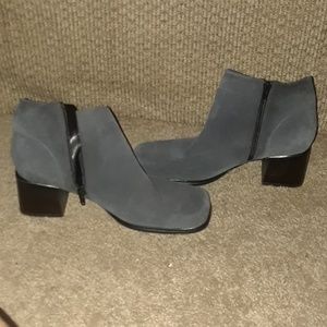 White Mountain ankle boots